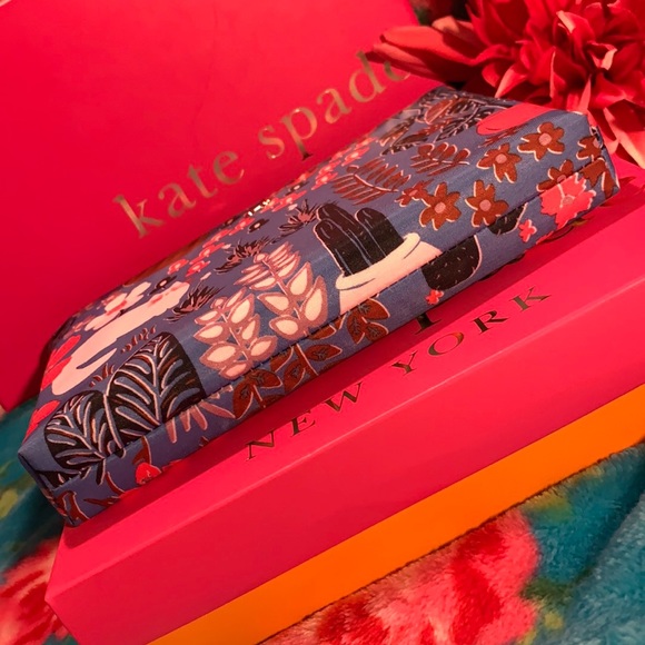 NWT! Kate spade Wristlet - Picture 8 of 16